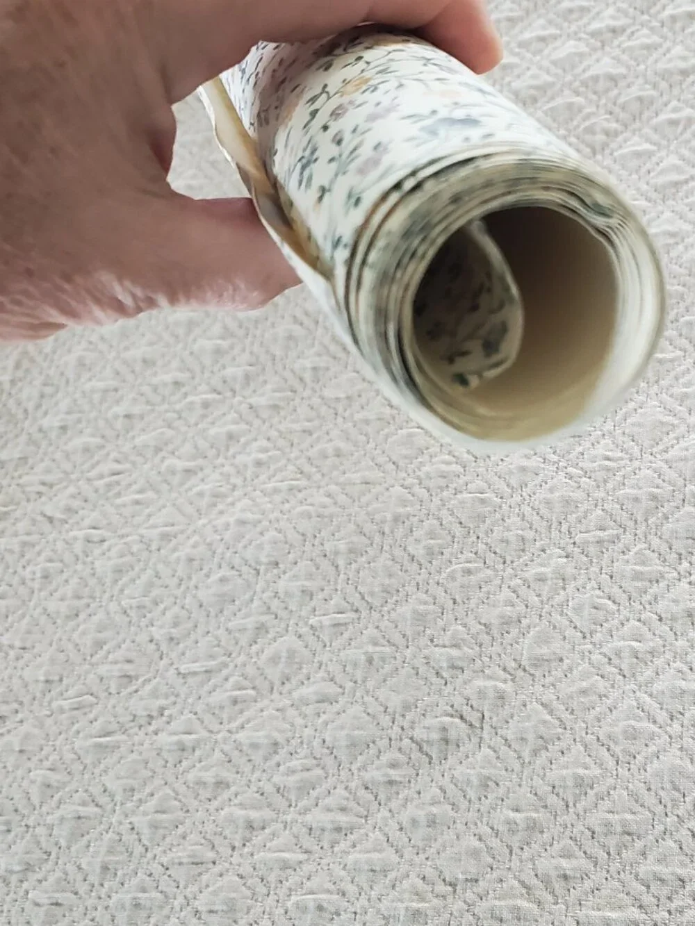 Vintage Unbranded Floral Wallpaper 20.5 x 87 Inches Partial Roll Small Flowers